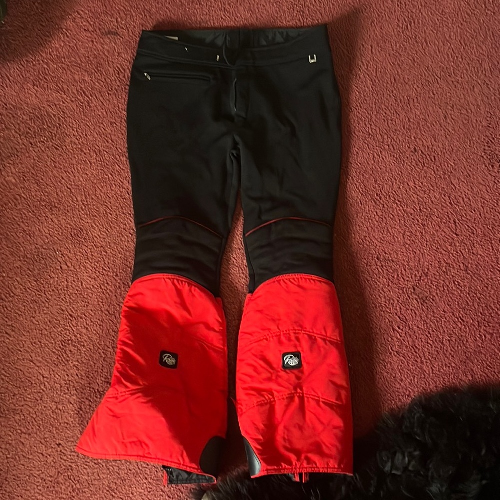 It’s women’s ski/snowboarding pants